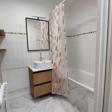 Grand F2 De 50m2 Pour 4 Personnes - Paris 10eme Gare Du Nord, Stade De France Apartment Saint-Denis (Seine-Saint-Denis)